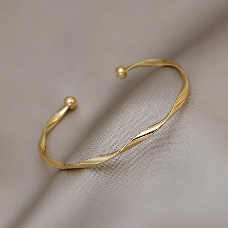 Women's Twisted Simple Fashion High-grade Trendy Design Girlfriends Cold Style Bracelet
