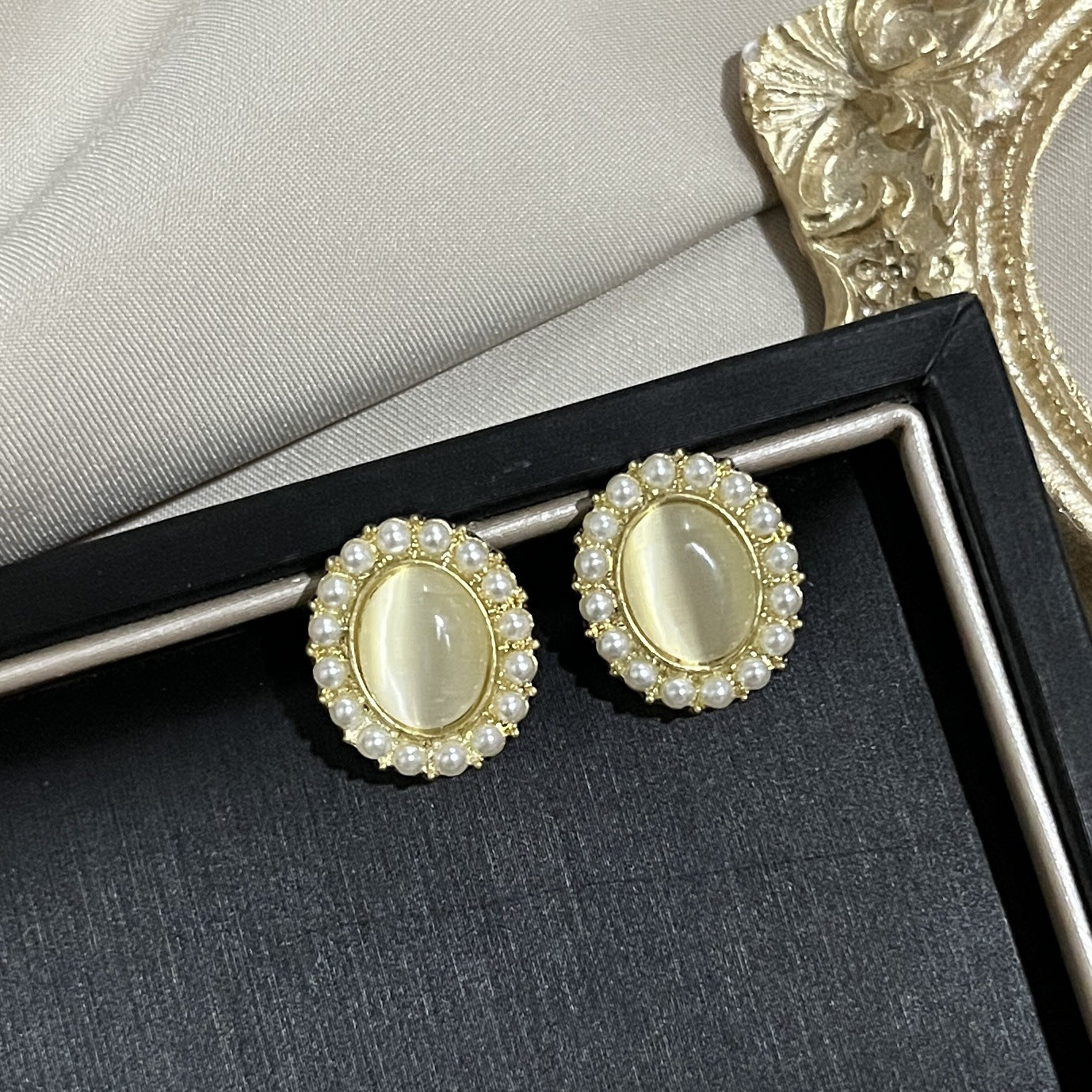 Boucles d'oreilles simples et élégantes en opale française à aiguille