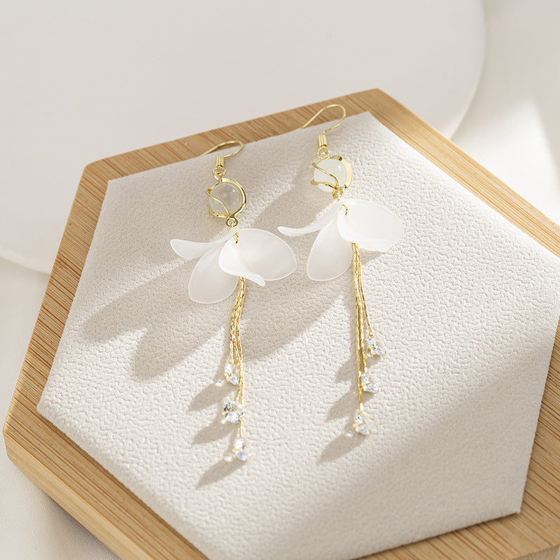 Super Fairy Sweet White Petal Fashion Temperament Long Tassel Mosquito Ear Clip