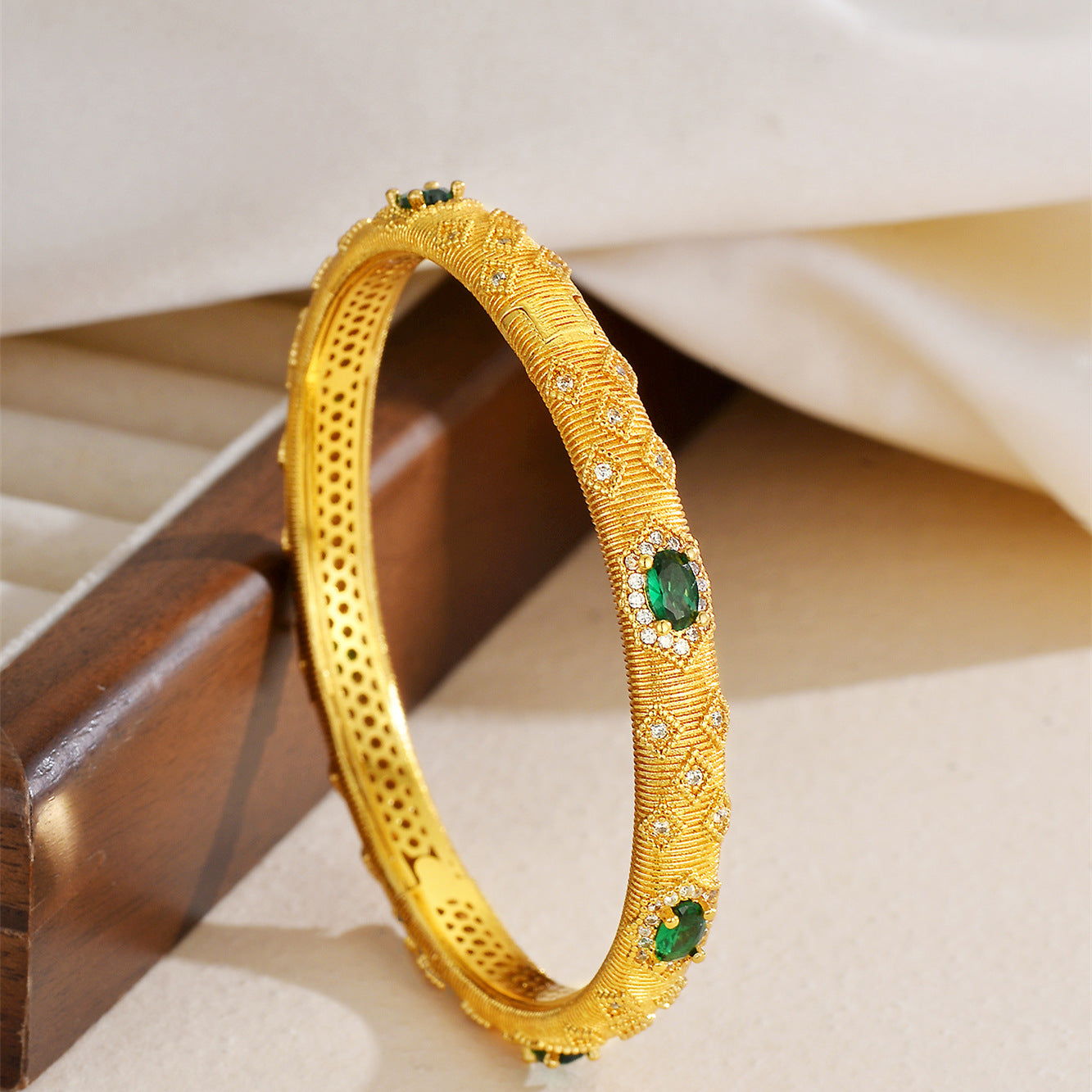 Women's Gold Shop Ancient Style Alluvial Green Buckle Bracelets