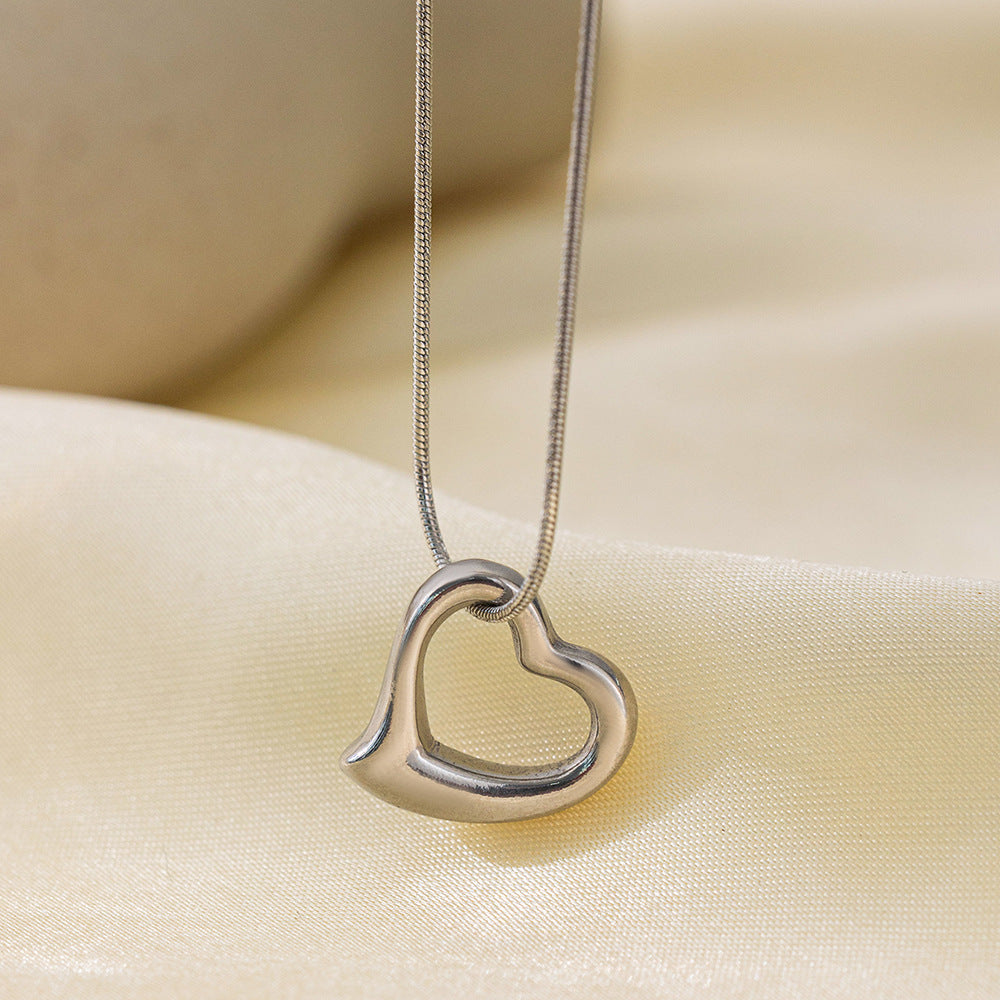 Heart-shaped Female Temperament Wild Stainless Clavicle Necklace