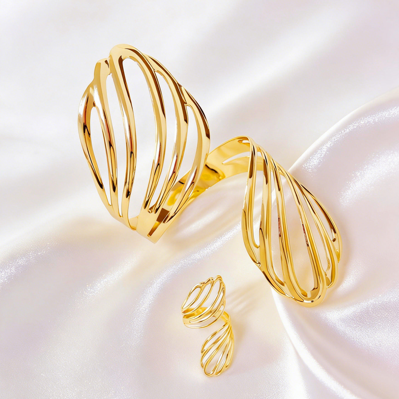 Fashionable Golden Hollow Wavy Shell Winding Spiral Bracelets