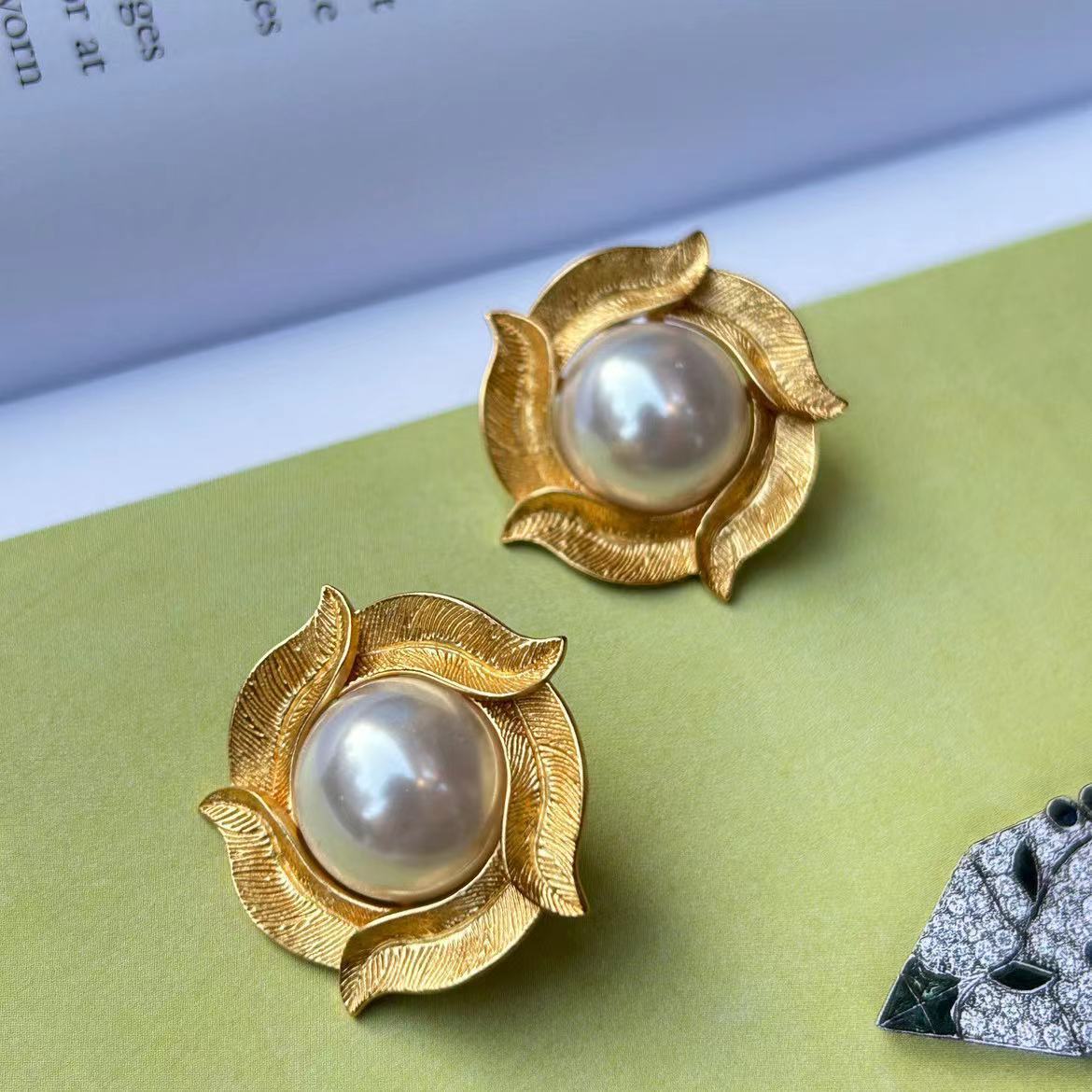 French Style Half-faced Pearl Sun Flower Earrings