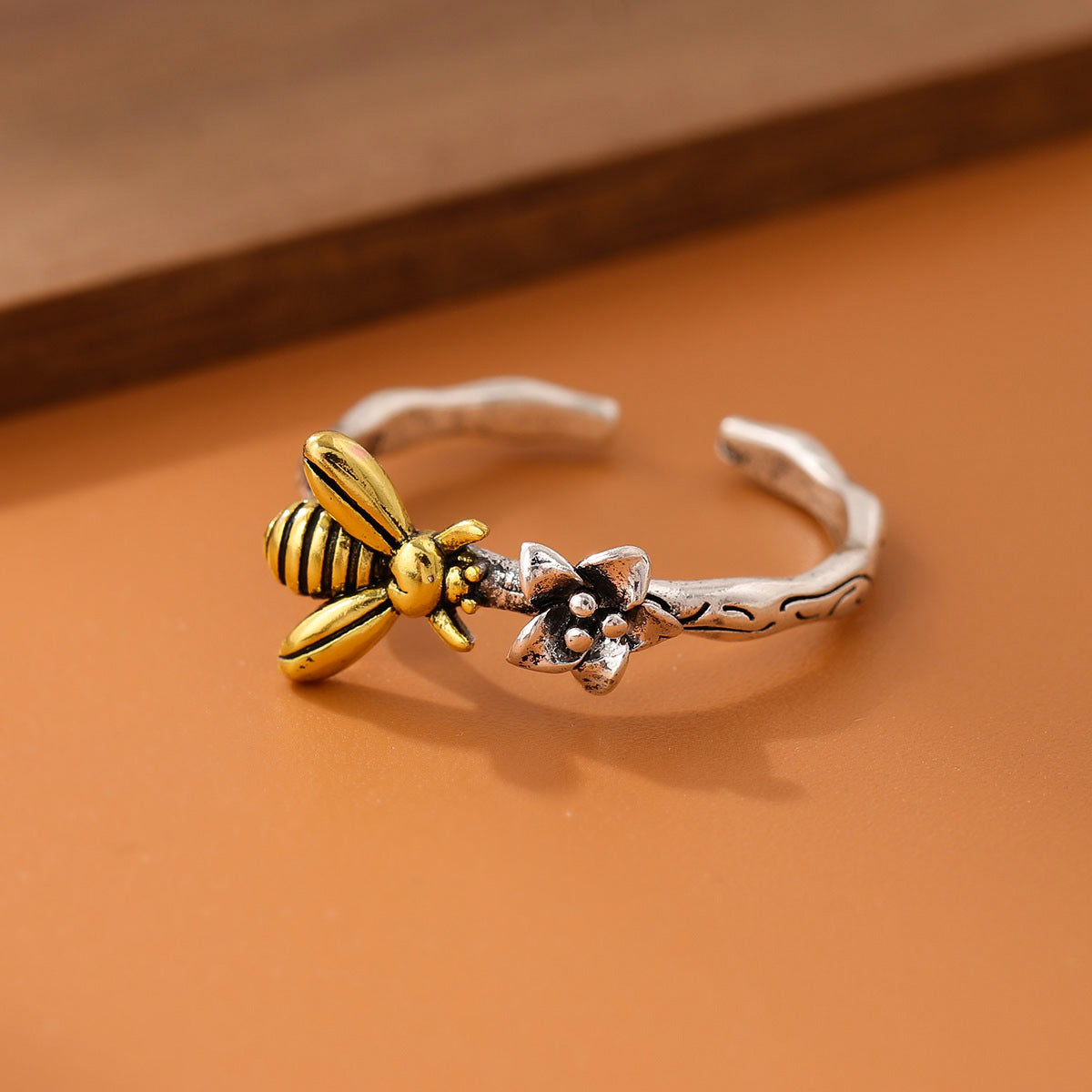 Women's Retro Creative Personalized Bee Flower Plated Two-color Simple Temperament Open Ring