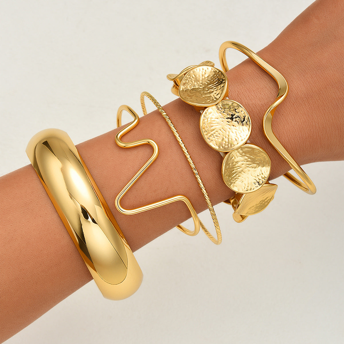 Stitching Round Metal Texture Glossy Hug Spring Bracelet