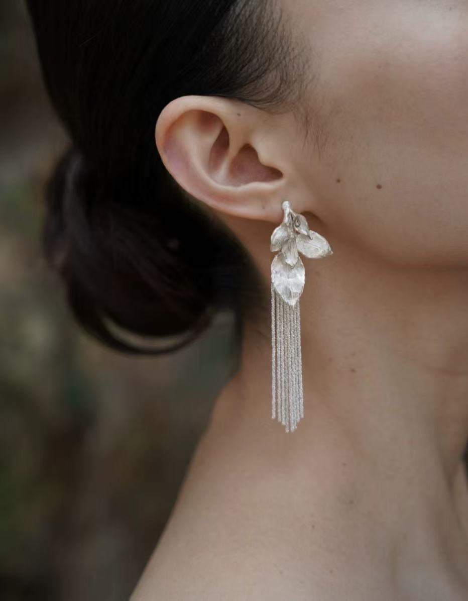 Women's Static Flow Leaf Shape Tassel Vintage Summer Light Luxury High Rings
