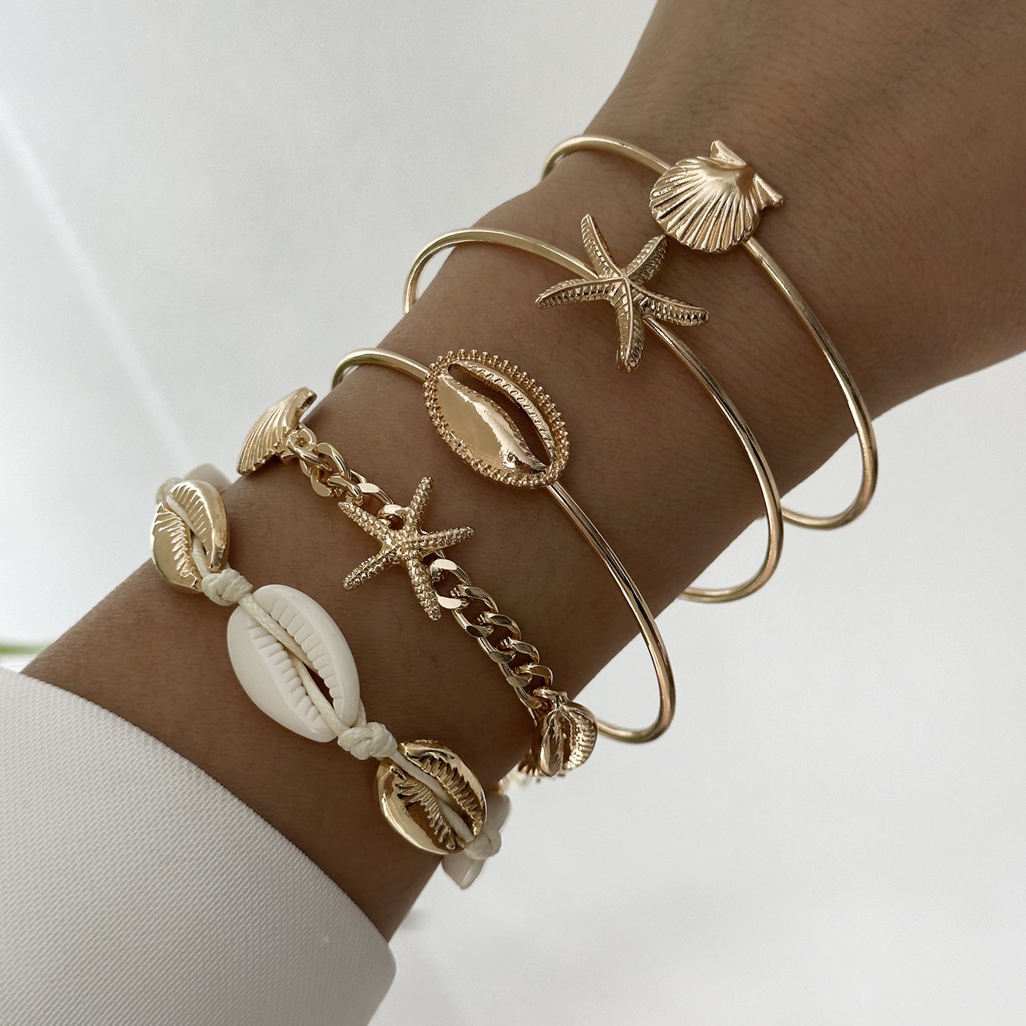 Women's Fashion Vacation Style Starfish Open-ended High-grade Metal Niche Bracelets
