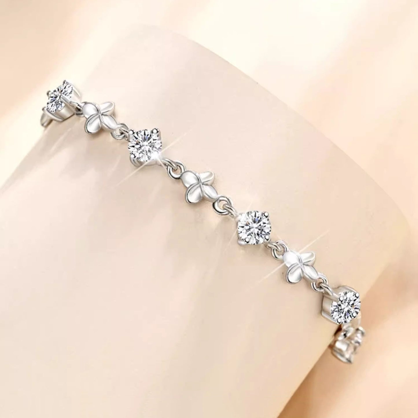 Lucky Four-leaf Clover Female Fashion Mori Style Girlfriends Flower Jewelry Accessories