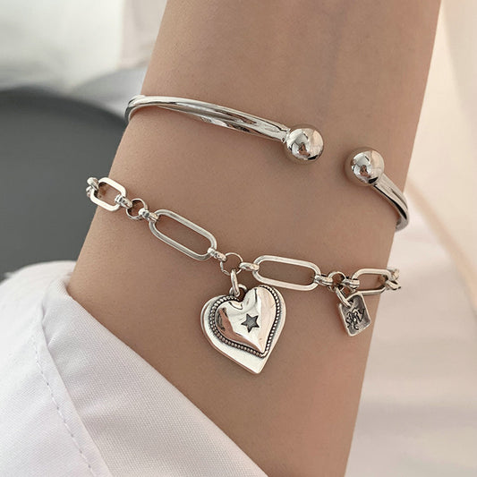 Bracelets de simplicité de personnalité polyvalente de coeur rétro de mode des femmes