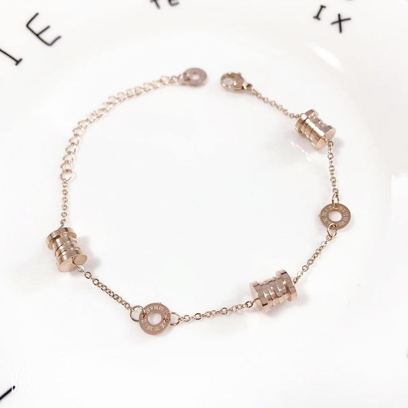 Süße Mode für Damen, einfacher Handschmuck, Roségold-Titanarmbänder