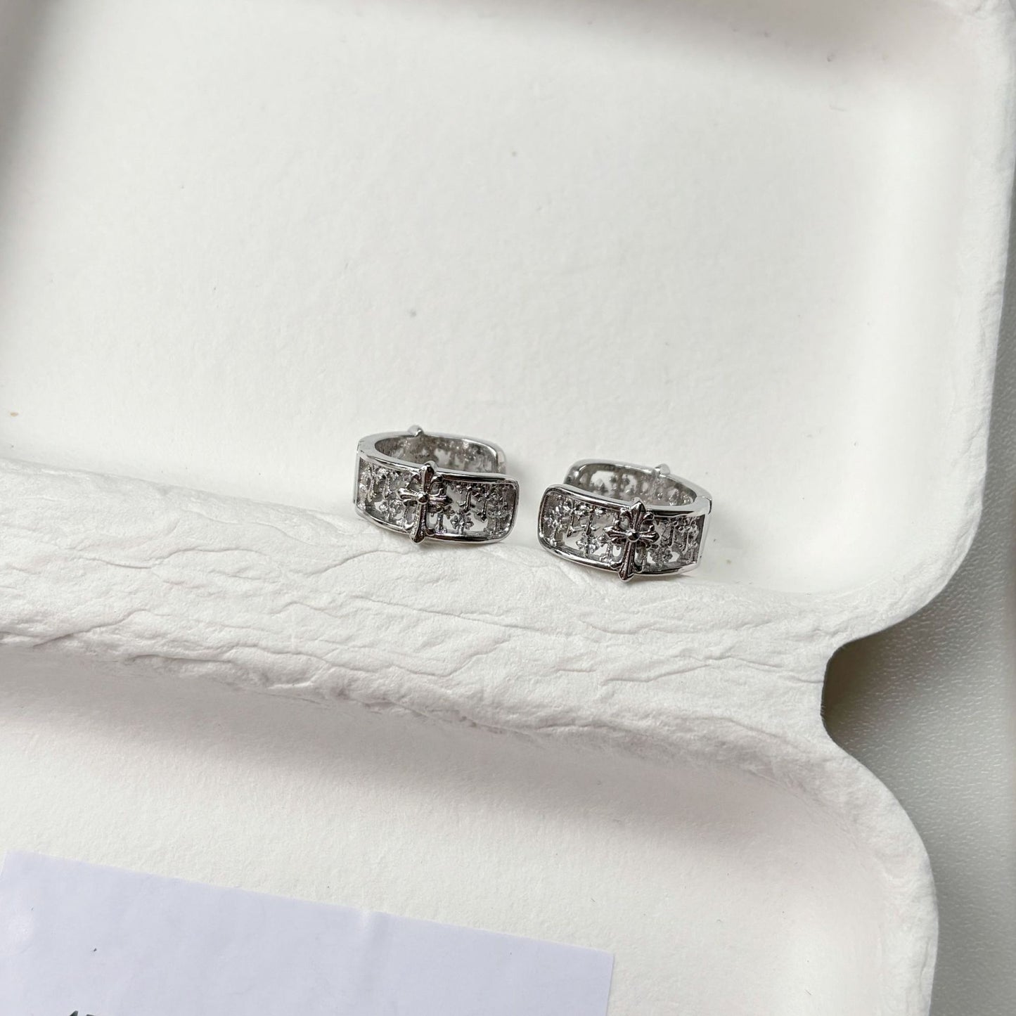 Hollow Cross Flower-de-luce Clip Female Design Fashion Ear Buckle