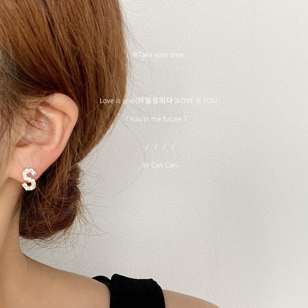 Inlaid Zircon Sier Needle Plated English Alphabet Earrings