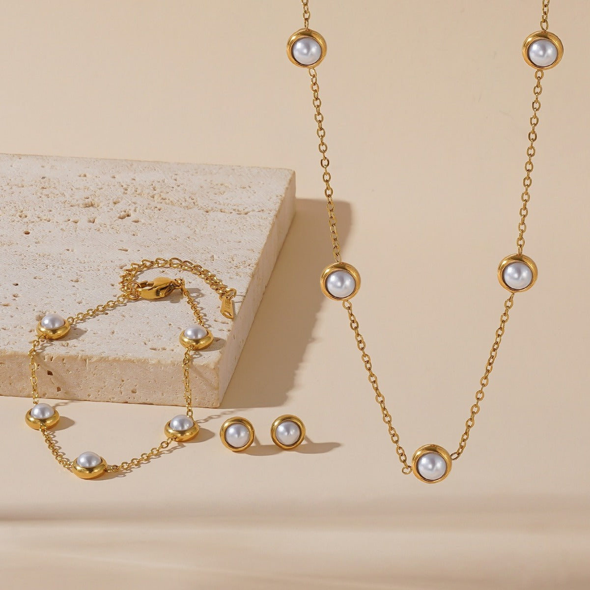 Women's White Pearl Clavicle Chain Round Of Jewelry Set