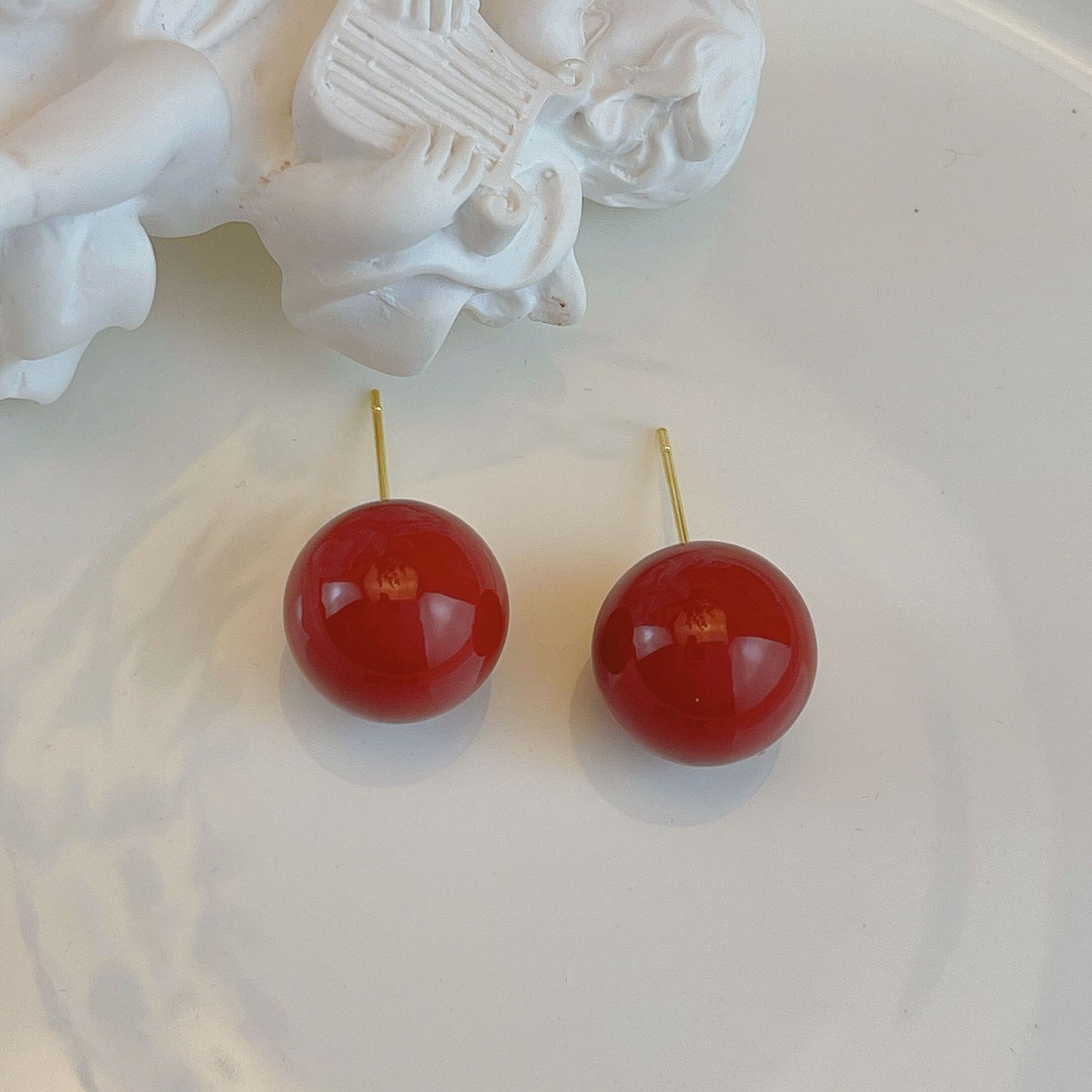 Simple Temperament Wine Red Bean-shaped Niche High-grade Earrings