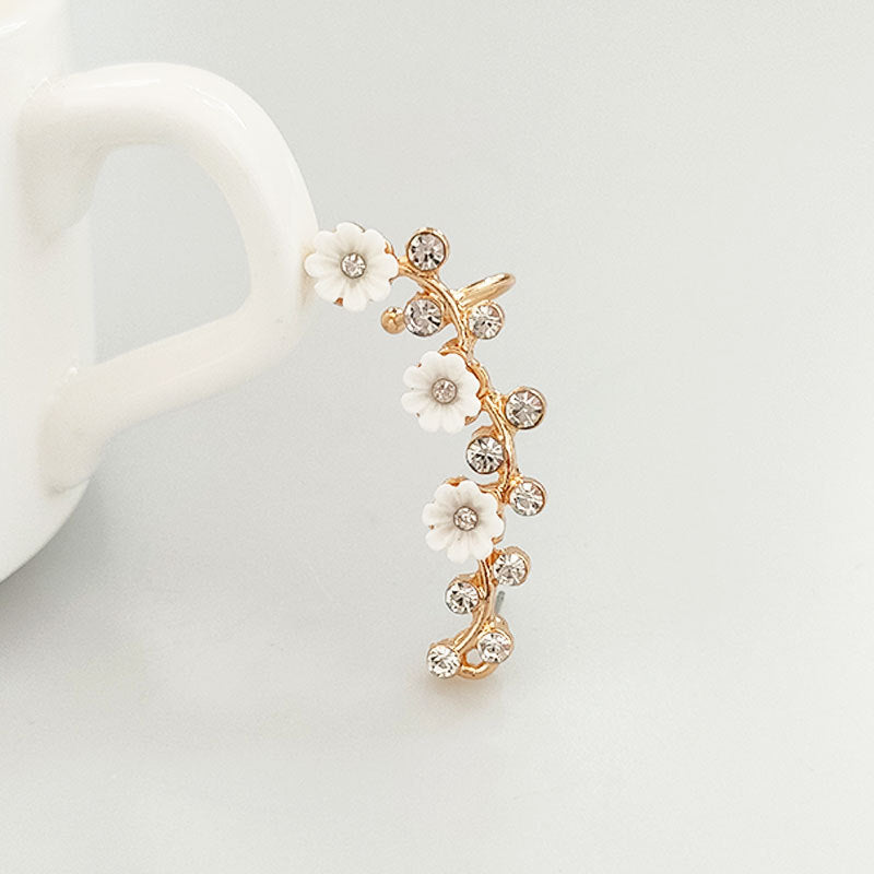 Small White Flower One-piece Fashion Unilateral Ear Clip