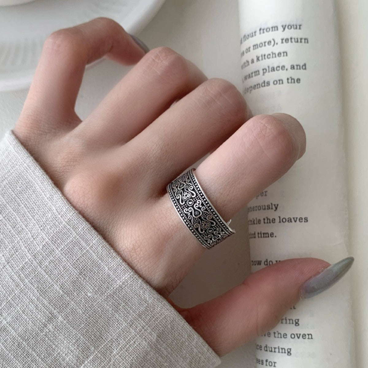 Fashion High-grade Tang Grass Pattern Vintage Wide Version Rings