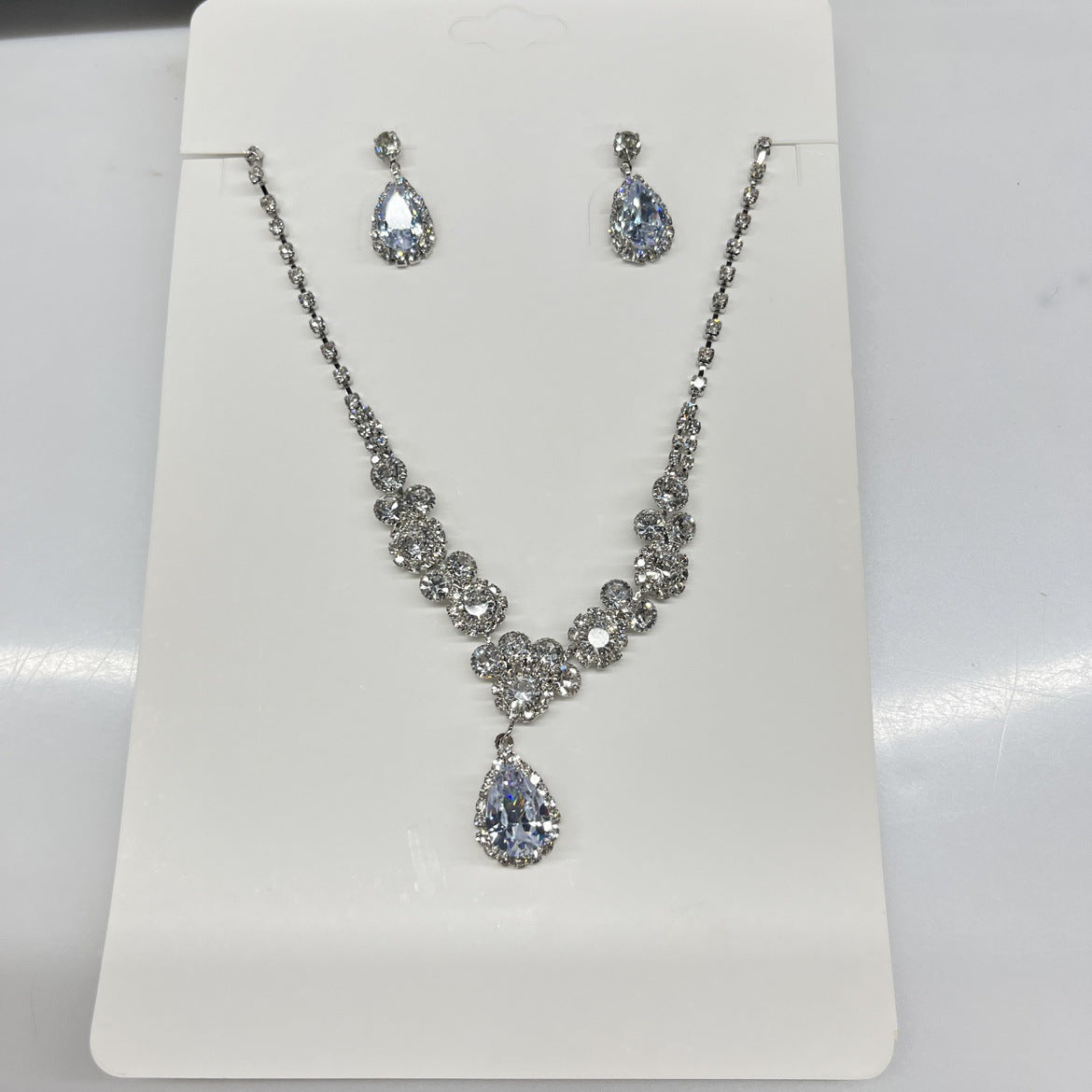 Light Luxury High-grade Zircon Niche Retro Clavicle Jewelry Set