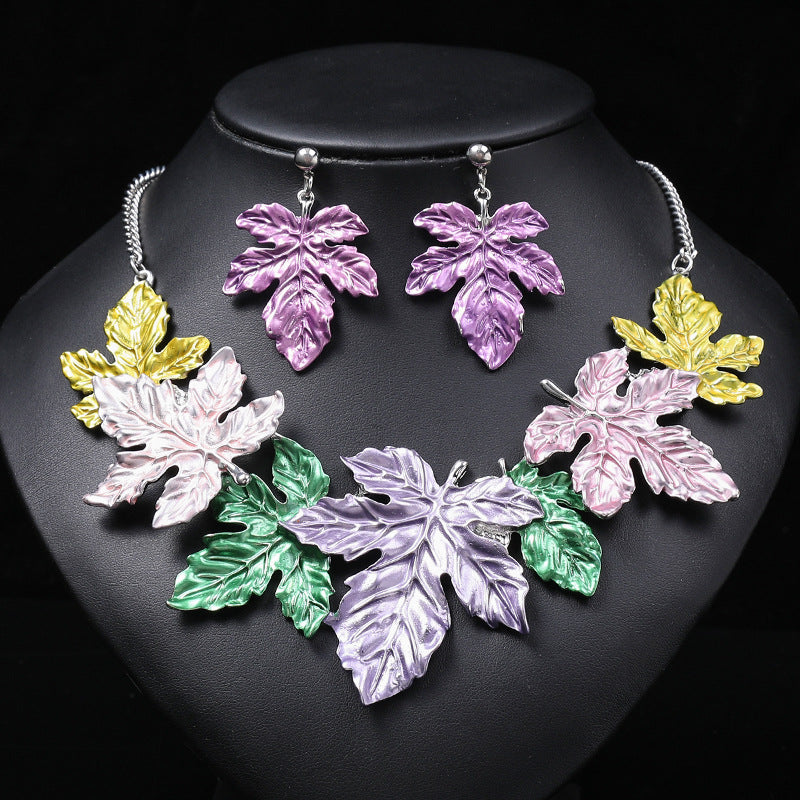 Oil Alloy High Profile Retro Clavicle Necklaces