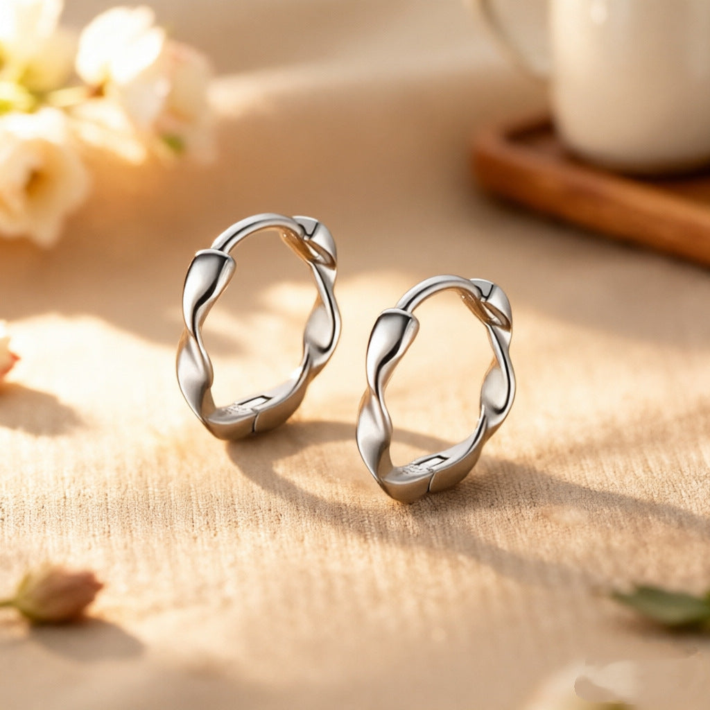Simple Wave Shape Twist Fashion Mobius Ear Buckle