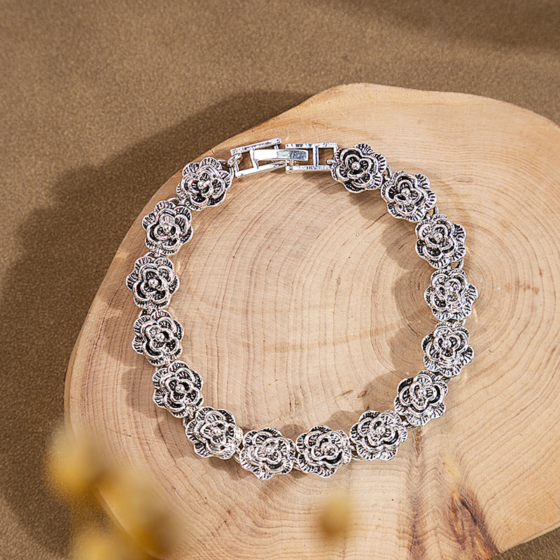 Erschwingliche Luxus-Armbänder aus Metall mit Blumendesign