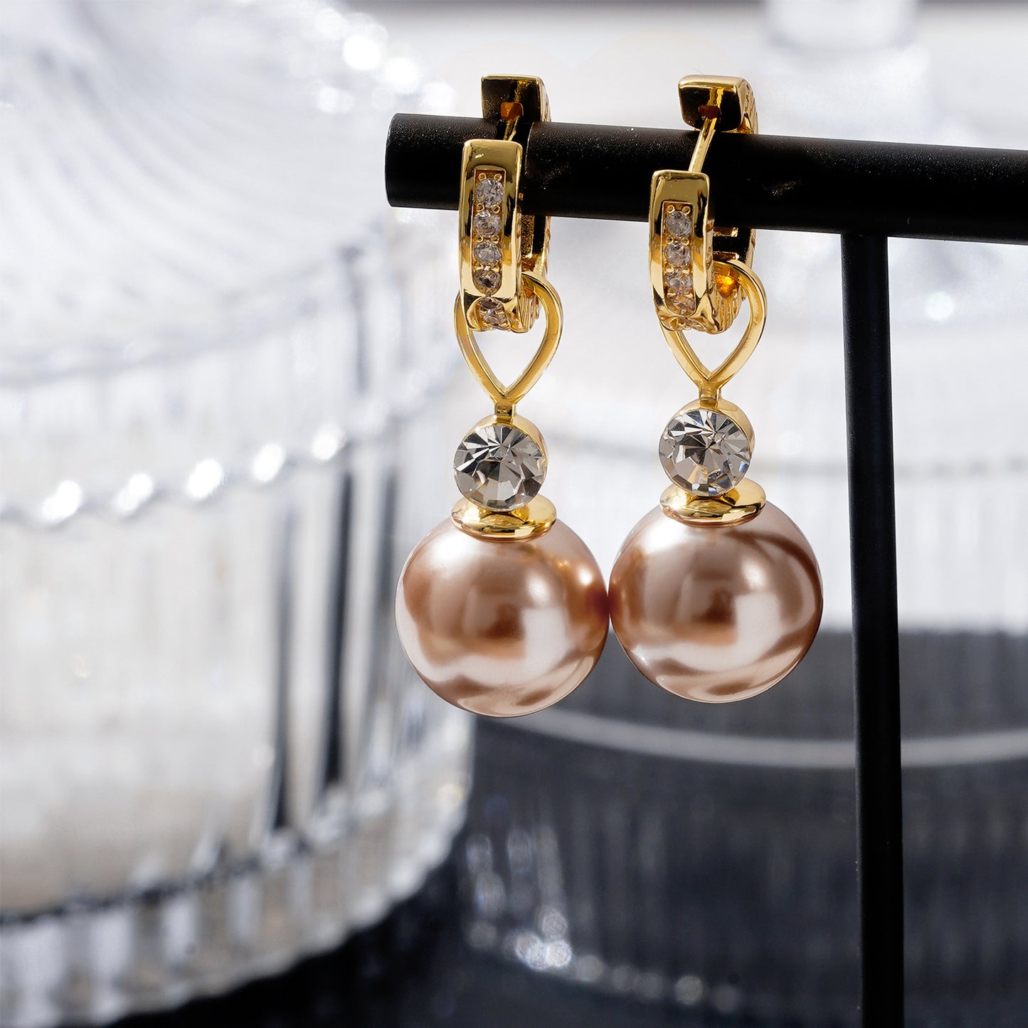 Women's Beautiful Round Pearl Circle Copper Inlaid Zircon Clip One Two-piece Ear Buckle