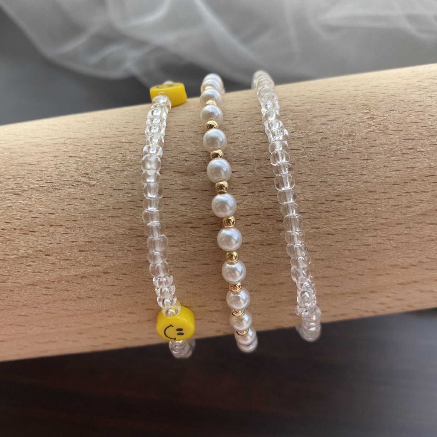 Bracelets combinés élastiques en trois pièces avec visage souriant et amour