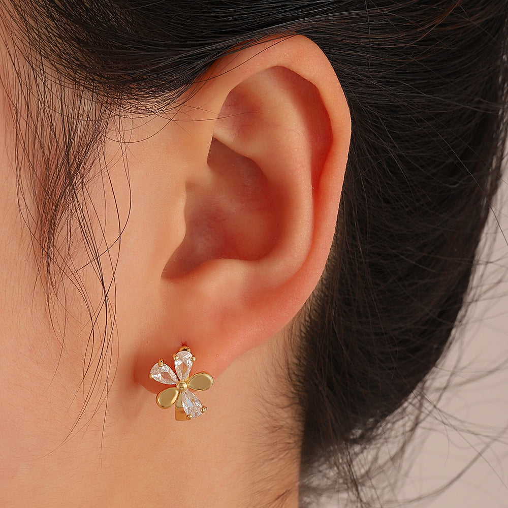 Fashion Temperamental Minority Design Stitching Love Heart Earrings