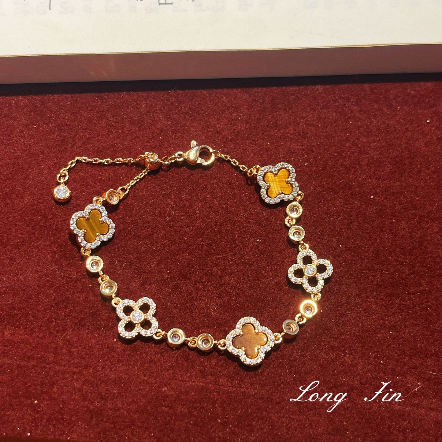 French Retro Tiger Eye White Shell Hollow Zircon Red Four-leaf Bracelets