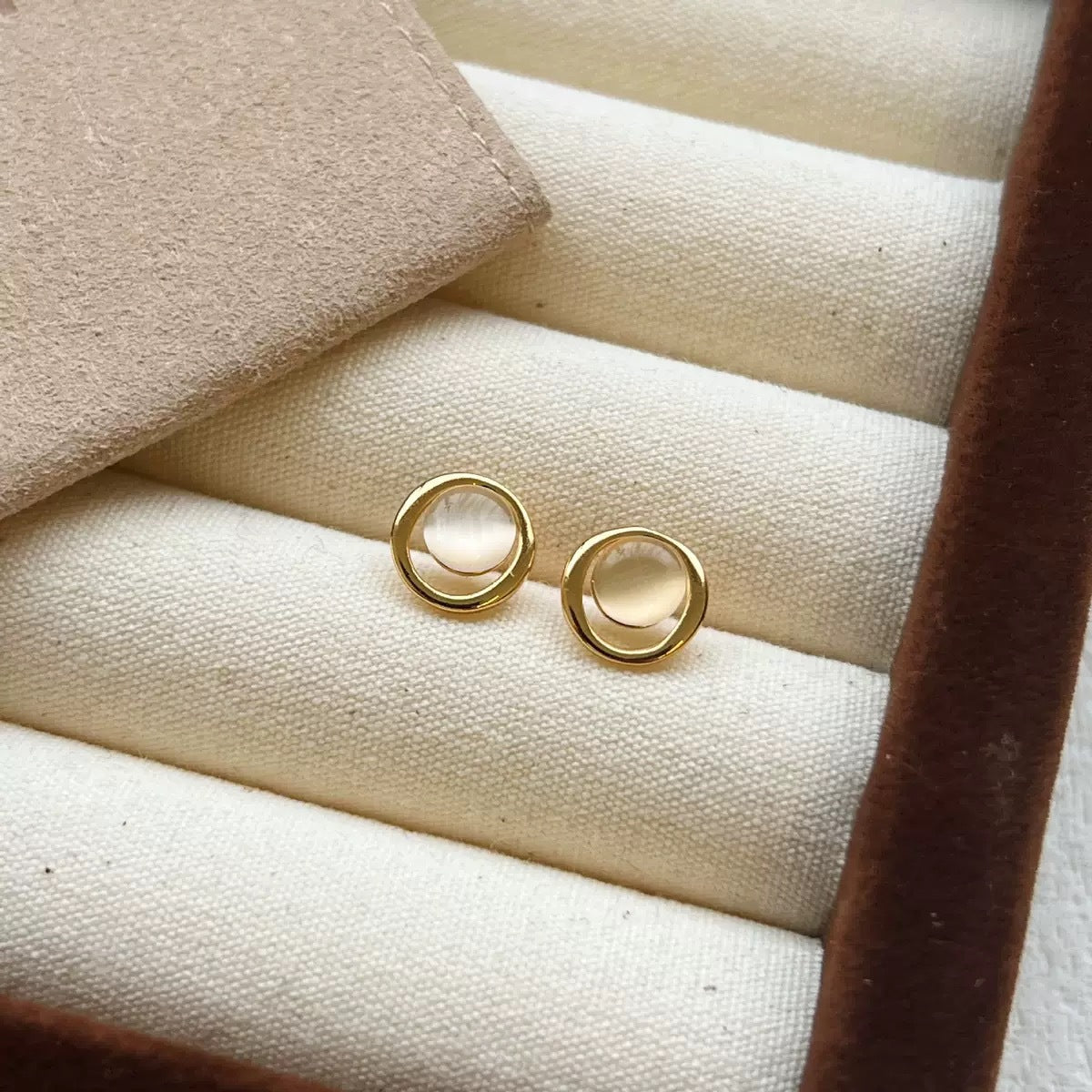 Women's Stone Ear Exquisite Versatile High-grade Geometric Round Stud Earrings