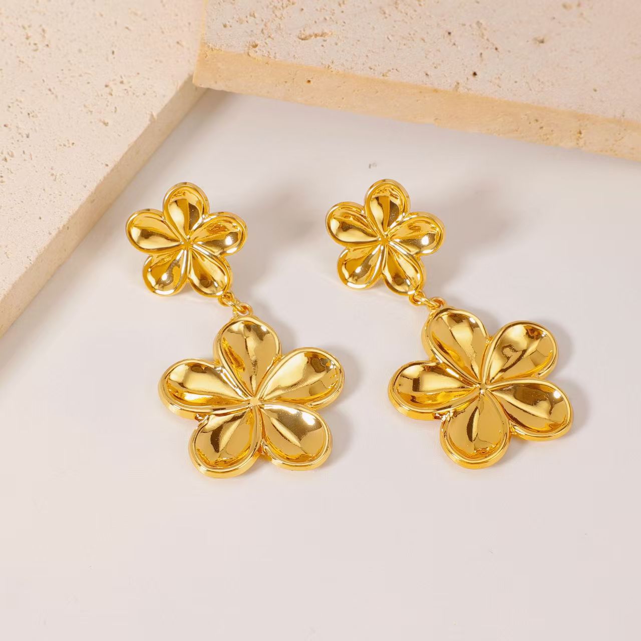 Flowers Stainless Steel Light Luxury High-grade Eardrops Gold Earrings