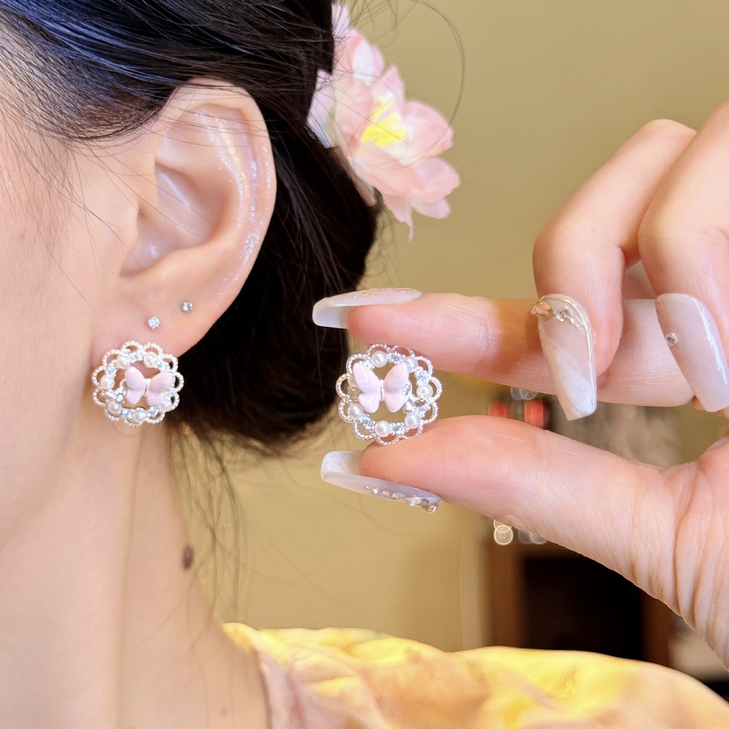 Women's Pink Butterfly Sparking Zirconium Pearl Light Earrings