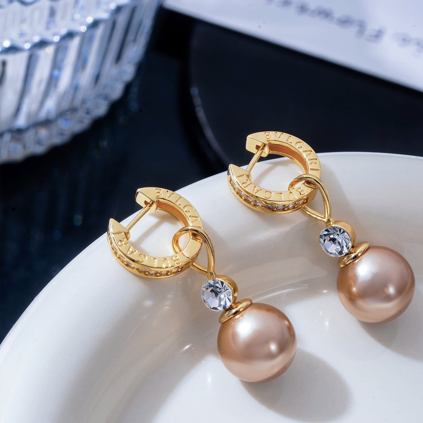 Women's Beautiful Round Pearl Circle Copper Inlaid Zircon Clip One Two-piece Ear Buckle