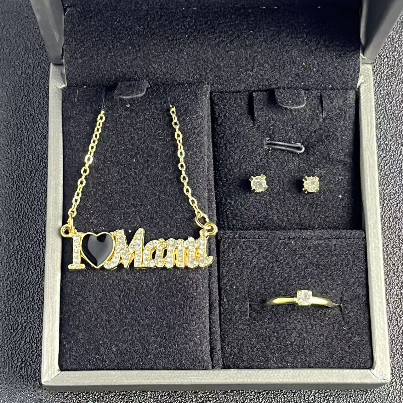 Women's Elegant Mother's Day Letter Red Dripping Pendants