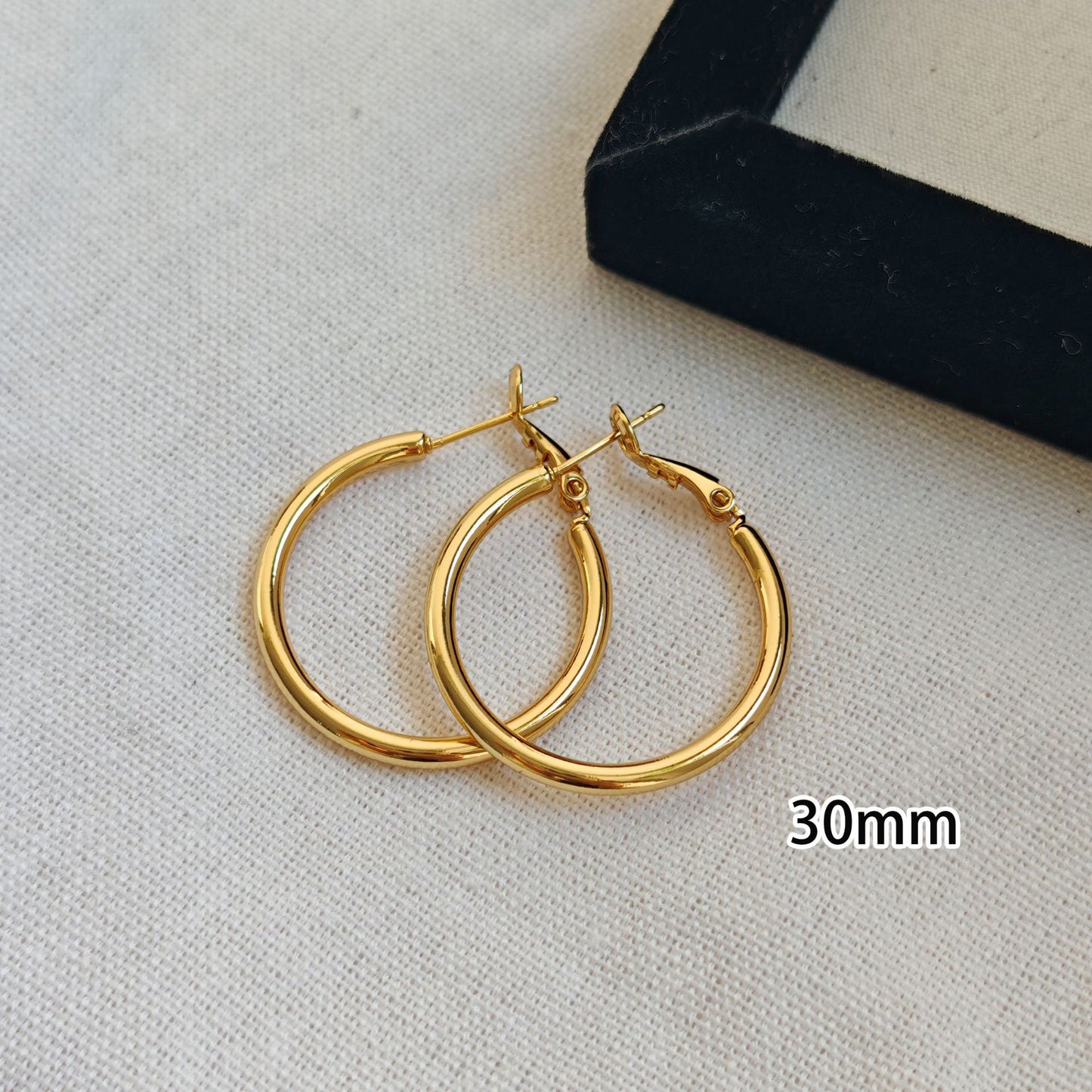Classic Simple Large Light Luxury Personality Fashion Earrings
