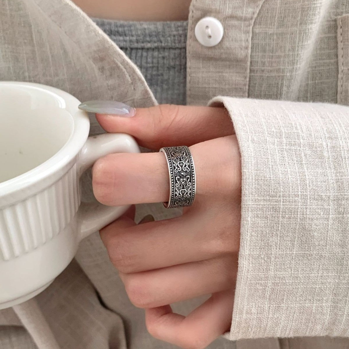 Fashion High-grade Tang Grass Pattern Vintage Wide Version Rings