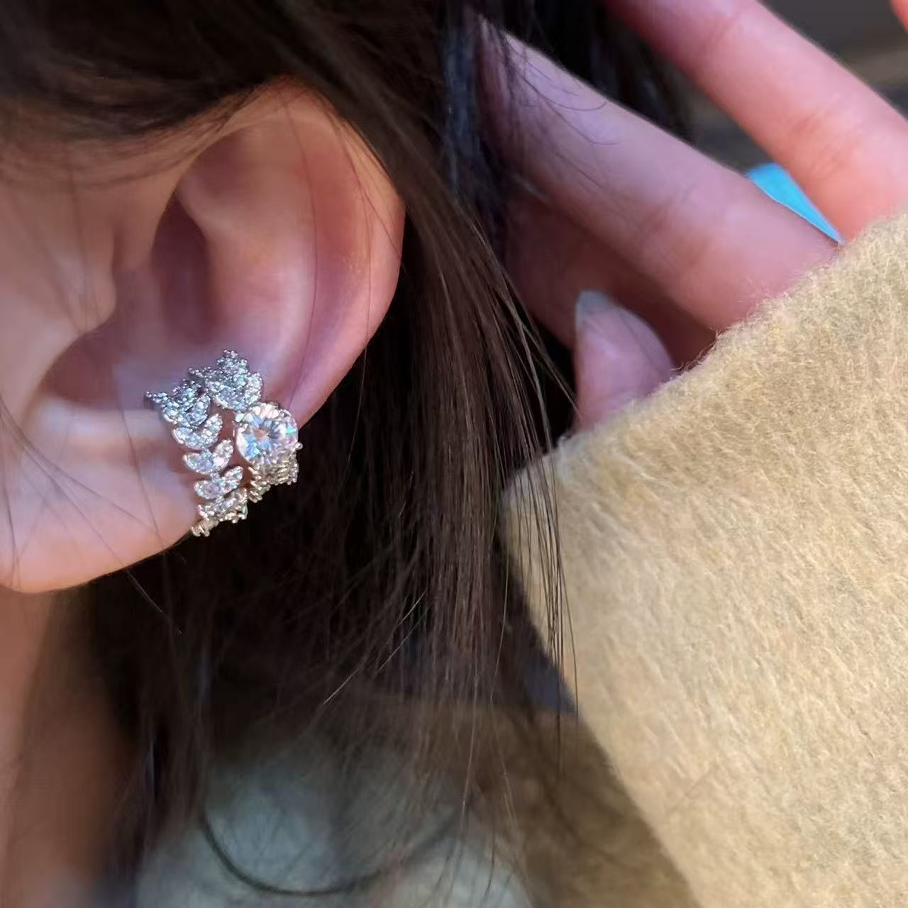 Super Flash Female Exquisite Micro Inlaid Zircon Ear Clip