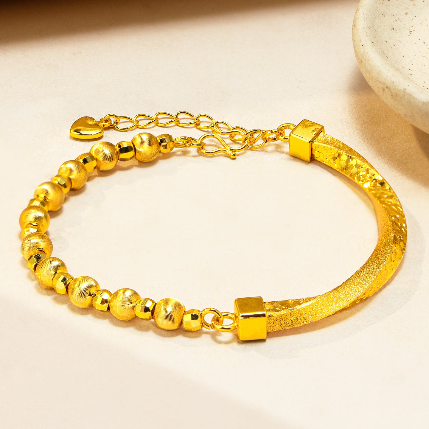 Flash Mobius Cat Eye Light Luxury Bracelet