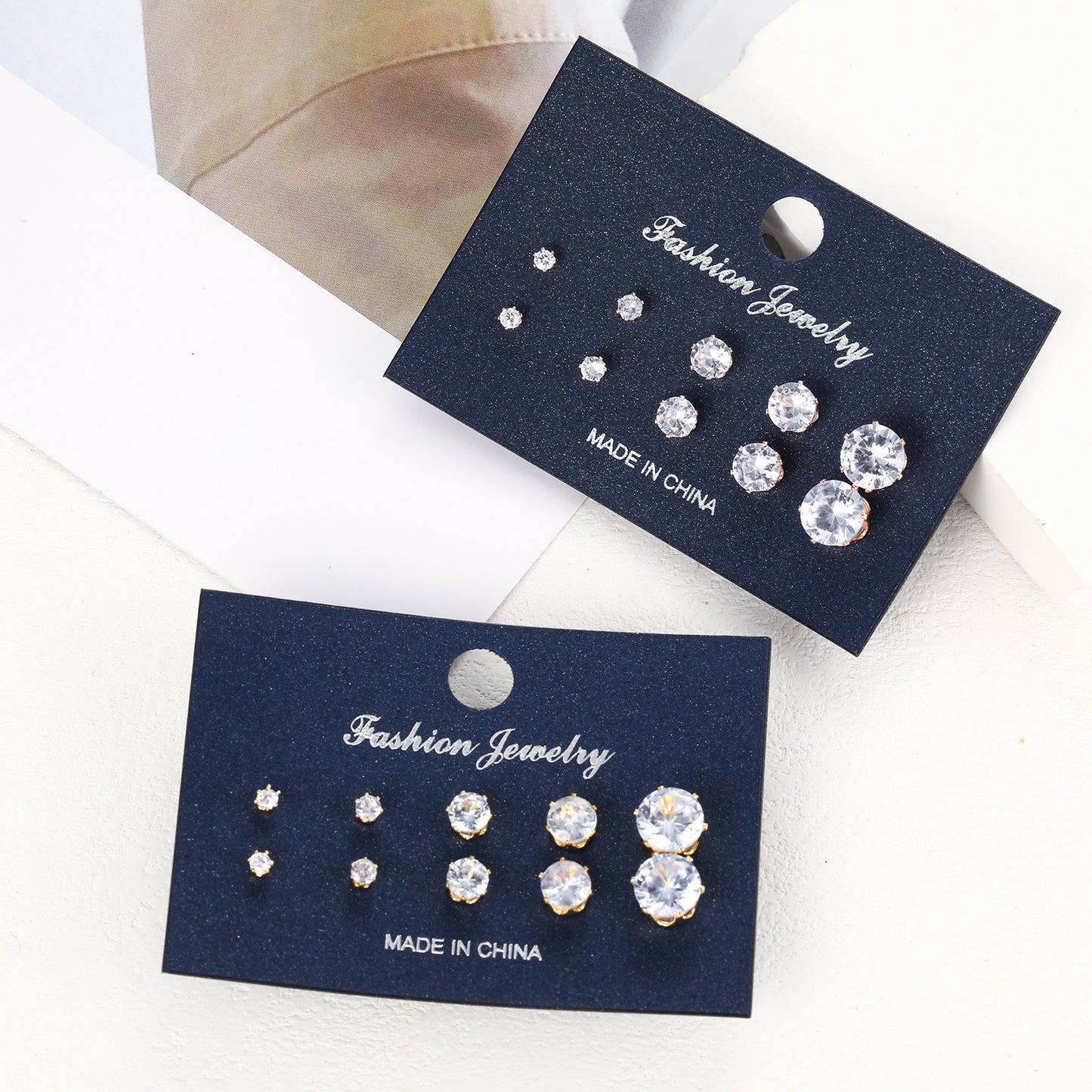 Boucles d'oreilles simples et gracieuses classiques incrustées de strass