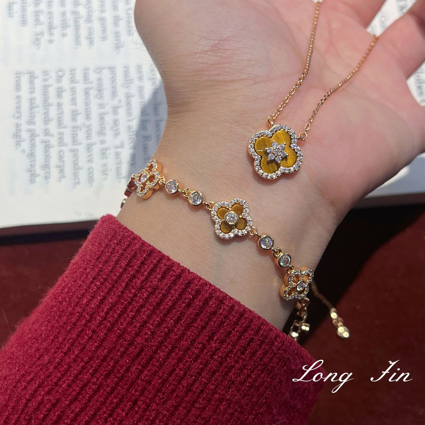 French Retro Tiger Eye White Shell Hollow Zircon Red Four-leaf Bracelets