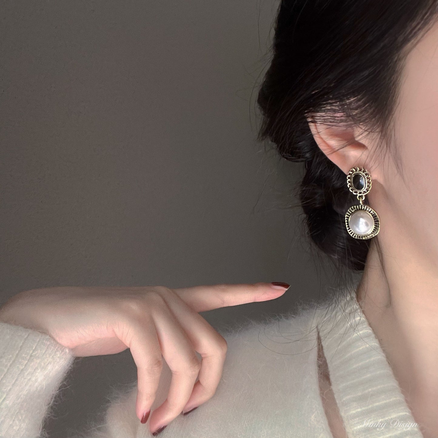 Boucles d'oreilles rétro à clip d'oreille en forme de bobine de moustique en perles pour femmes