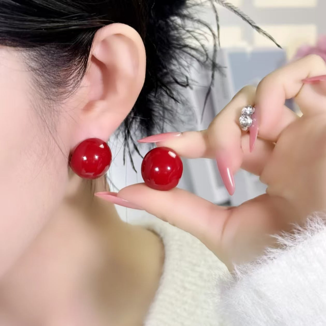 Women's Bite Bead Show Face Small Minimalist Design Simple Stud Earrings