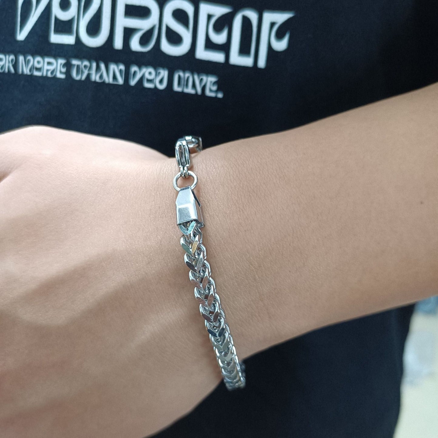 Herren-Armbänder aus Edelstahl mit geflochtenem Kiel und Titan von hoher Qualität