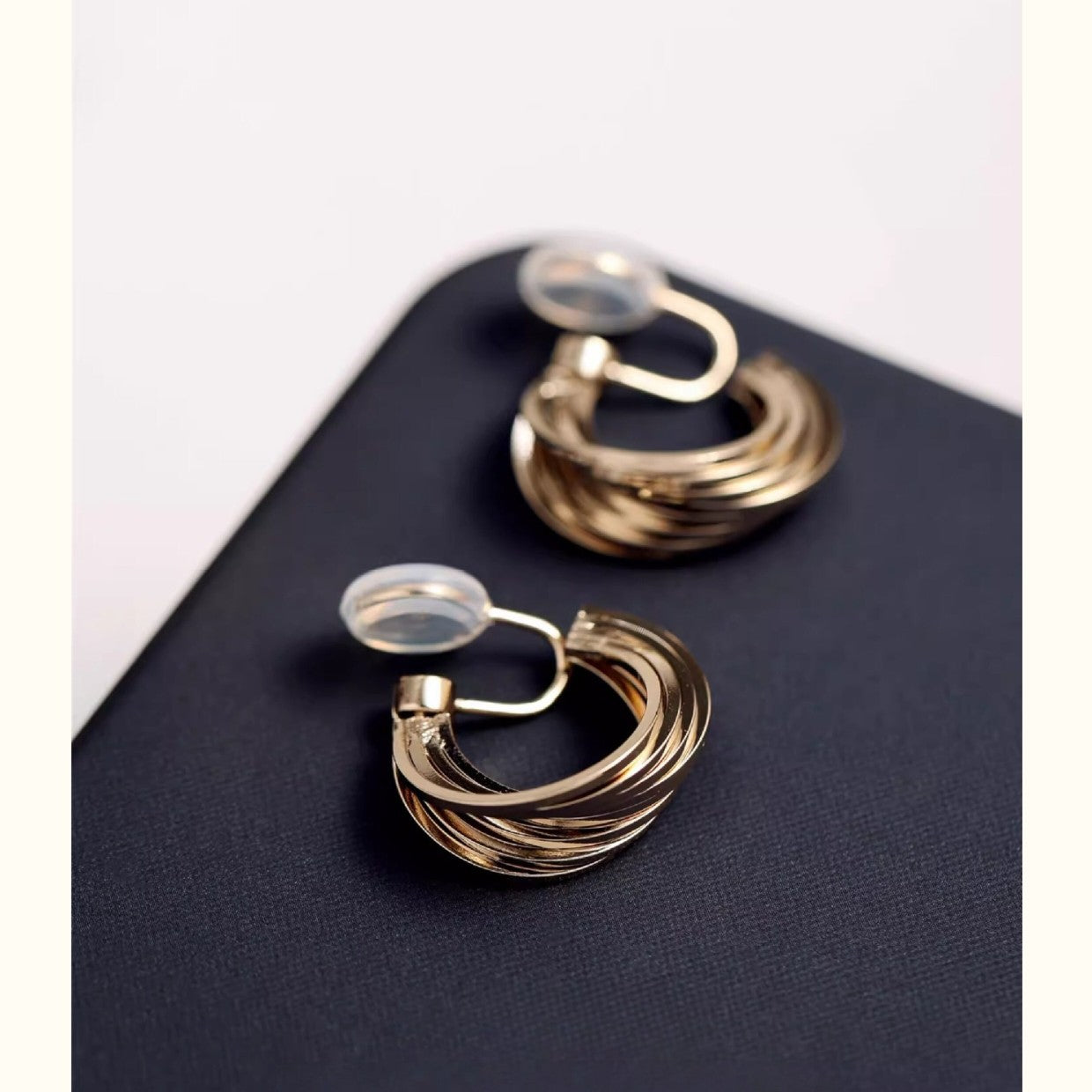 French Retro Coffee Gold Line Niche Design Earrings