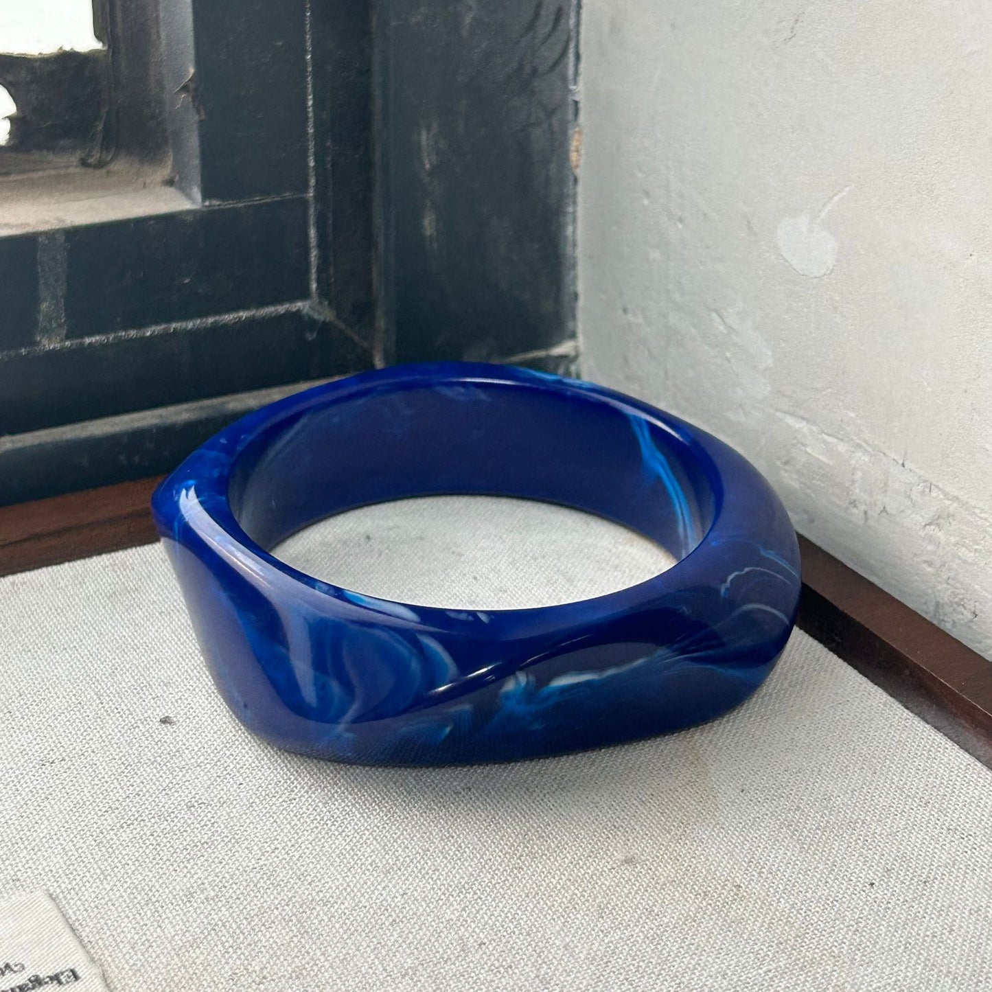 Women's Irregular Blooming Resin Curved Girlfriends Bracelet