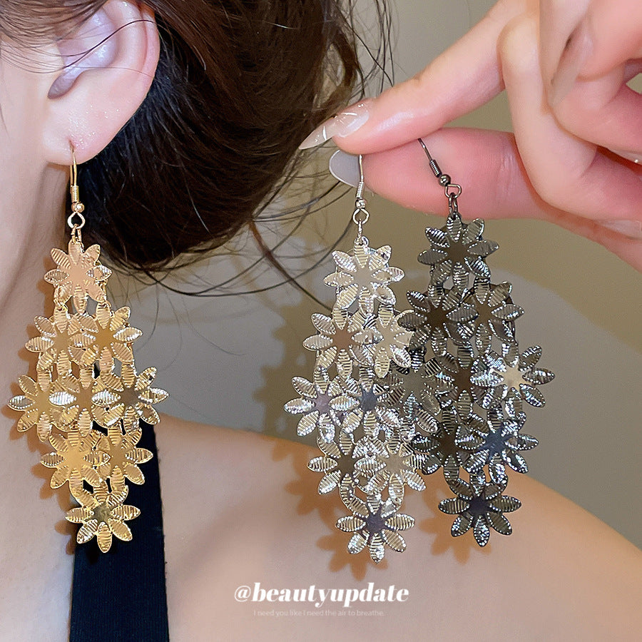 Women's Metal Flower Tassel For Exaggerated Design Ear Hook Light Earrings