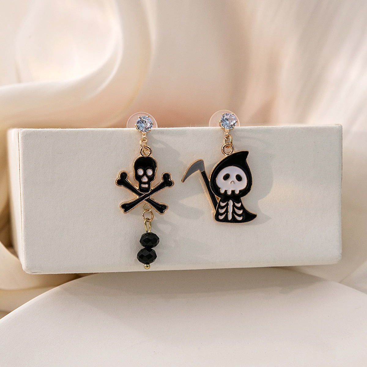 Horror Funny Ghost Personalized Skull Drop Oil Earrings