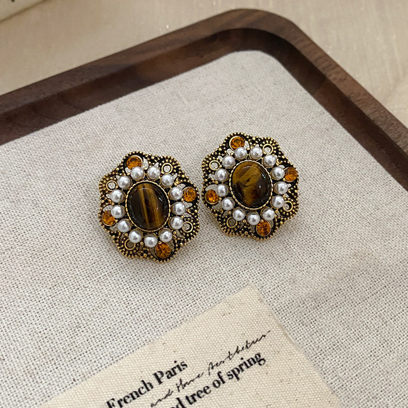 Real Gold Plating Elegance Retro Light Luxury Stud Earrings