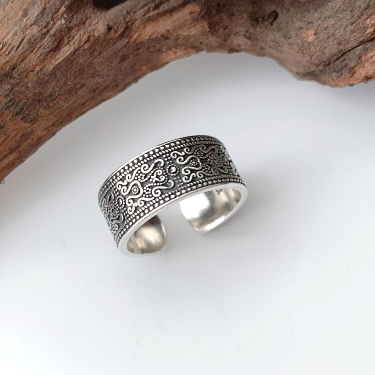 Fashion High-grade Tang Grass Pattern Vintage Wide Version Rings