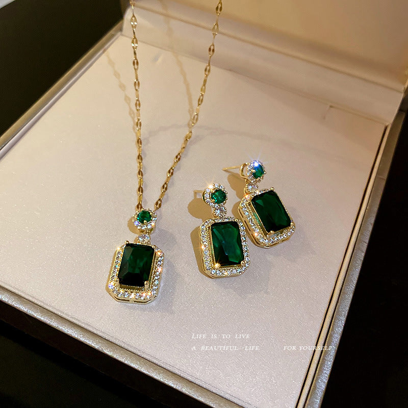 Women's Zircon Emerald Artificial Crystal Retro High-grade Light Luxury Clavicle Chain Jewelry Set