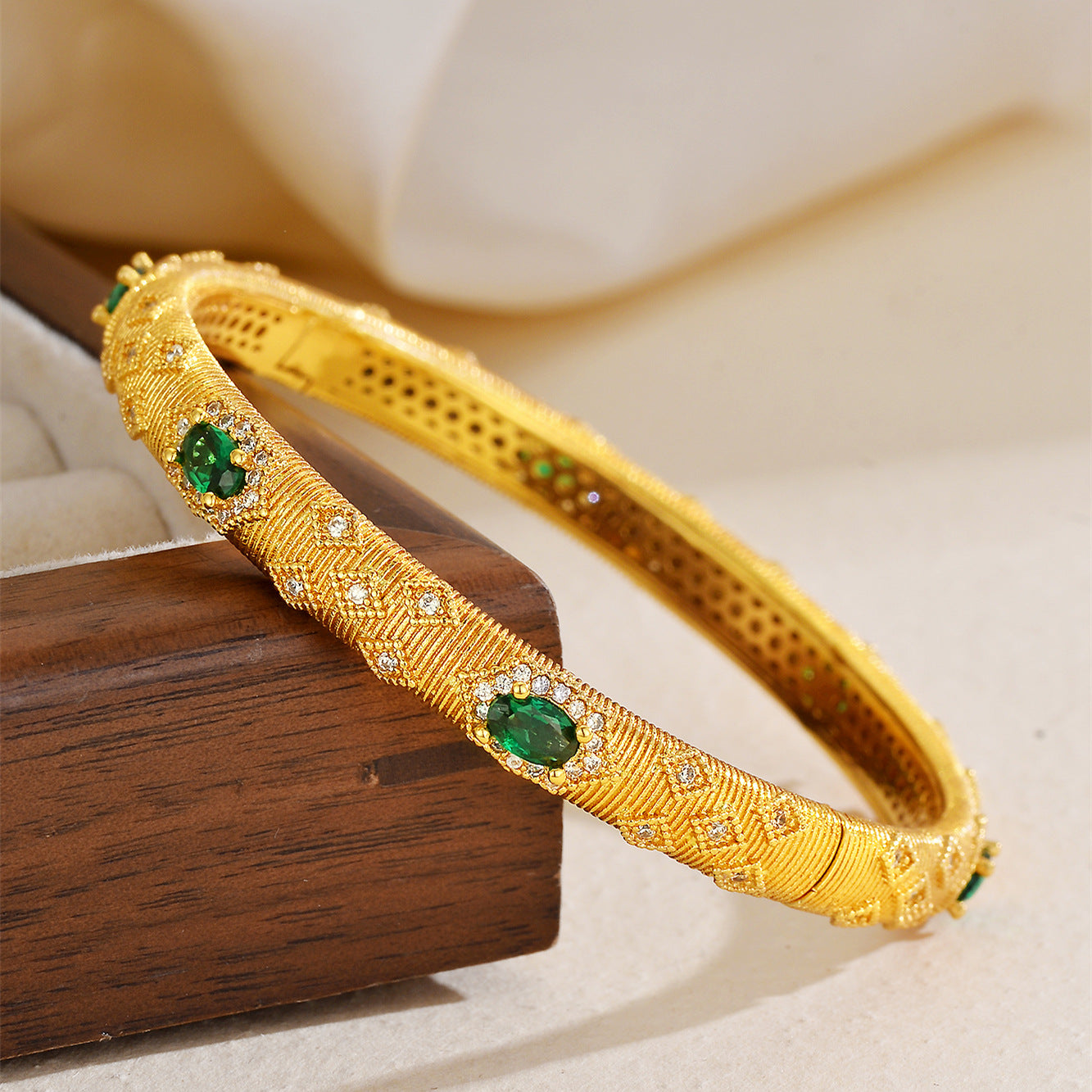 Women's Gold Shop Ancient Style Alluvial Green Buckle Bracelets